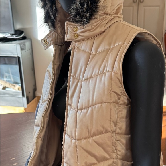 Gold Hooded vest size L - Picture 3 of 5